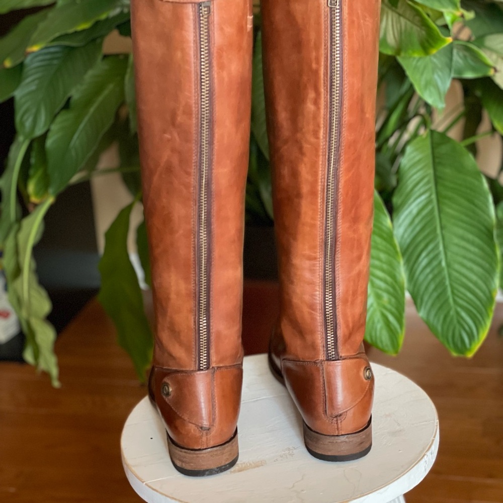 The FRYE Company
Womens-Melissa Boots
Excellent Condition
Size 8.5 Medium - Picture 2 of 5